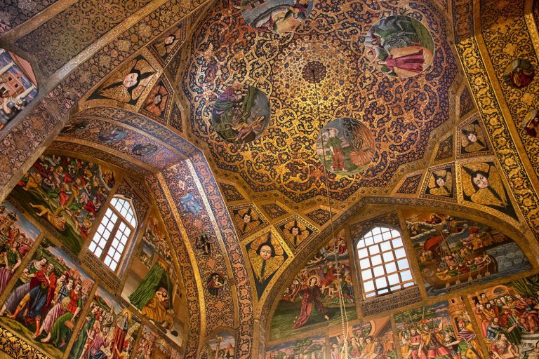 نقاشی های روی دیوار کلیسا وانک اصفهان